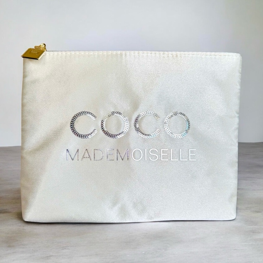 Chanel Coco Mademoiselle Cosmetic Pouch Beauty Makeup Bag Clutch Gold Charm NEW - Picture 2 of 8